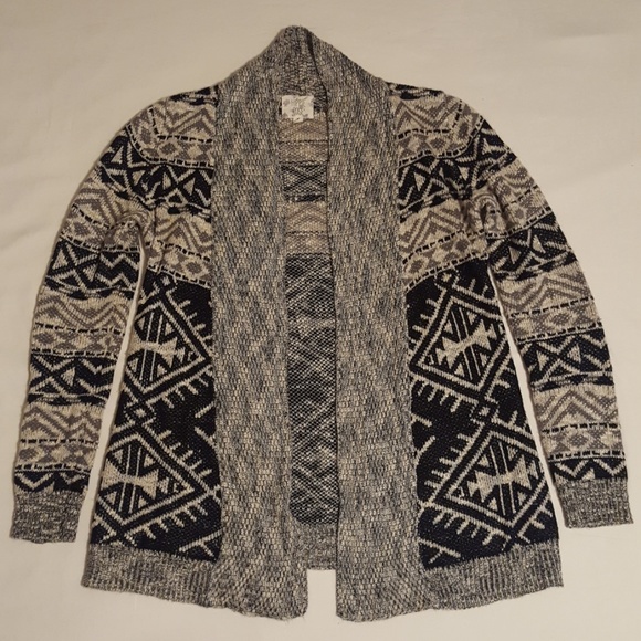 Hippie Rose Sweaters - *5/$25* Aztec Print Sweater Size Small